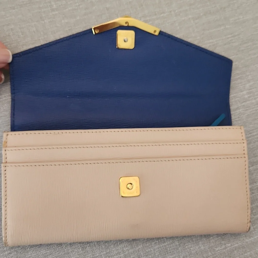 Fendi Contintental Leather Wallet W/Box And Cards - Picture 8 of 16